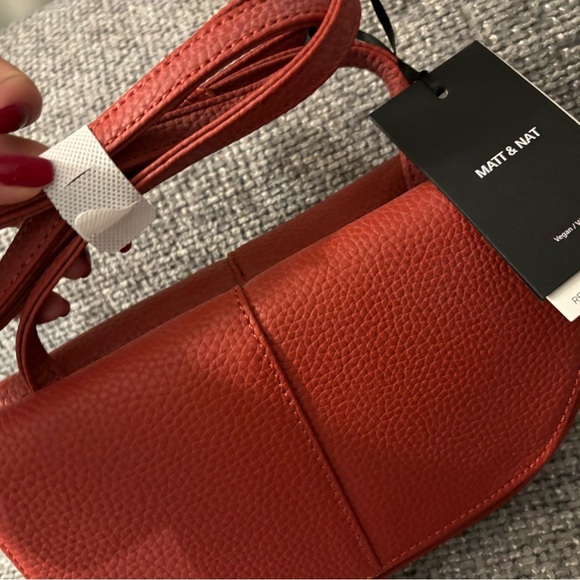 Brand New Matt & Nat Vegan Leather Crossbody with its dust bag ! - Picture 11 of 13